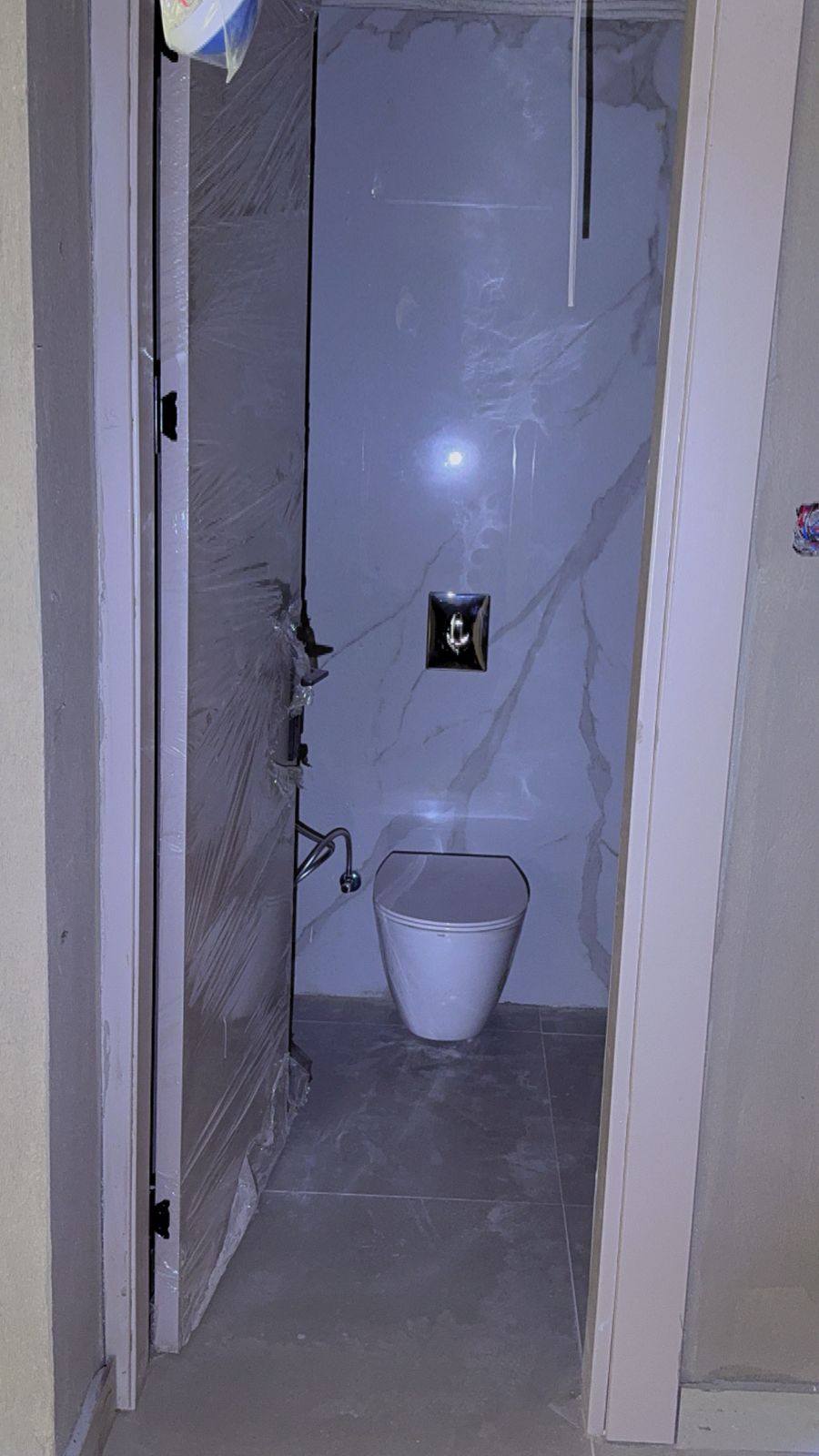 Premium commercial offices for rent in a strategic location on Airport Road. - Property Image 9