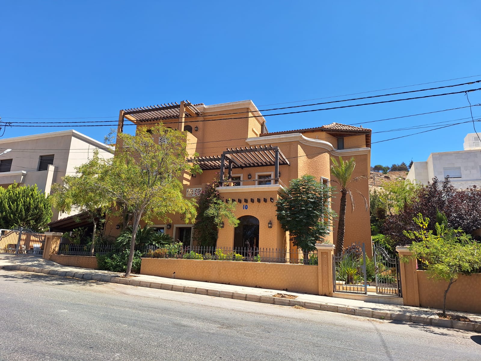Luxury Villa For Sale In Dabouq