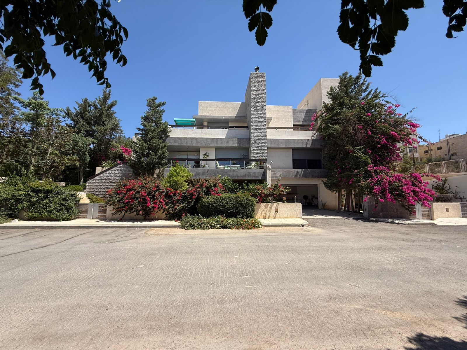 Luxury Villa For Sale In Al Hummar