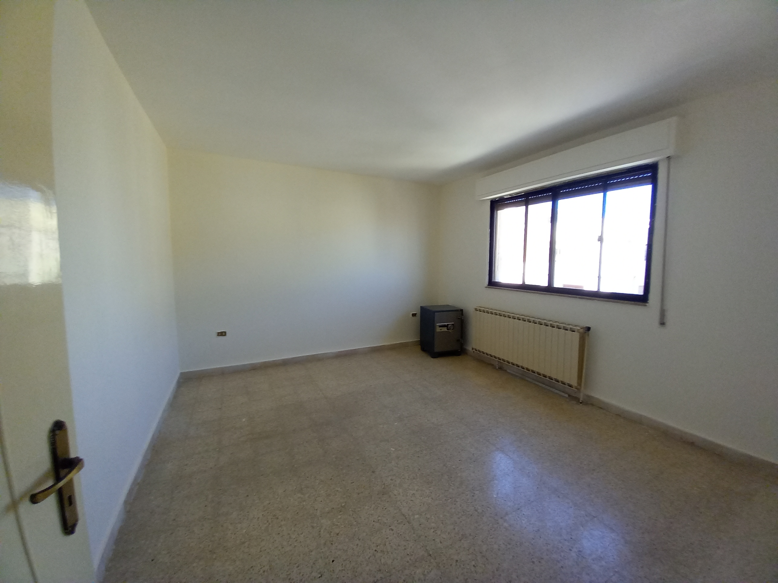 Apartment for Sale in Um Uthaina at a Special Price  - Property Image 7