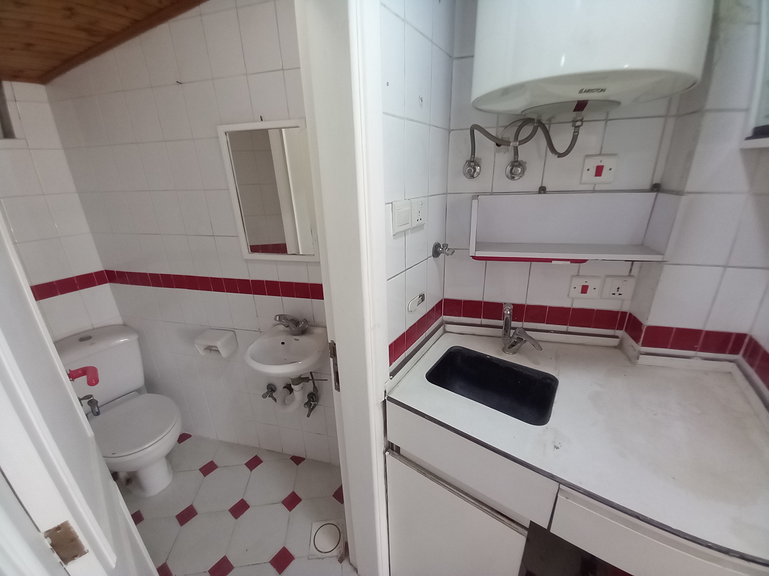 Prime Commercial Shop Available for Rent in Jabal Amman, Fifth Circle Area.  - Property Image 5