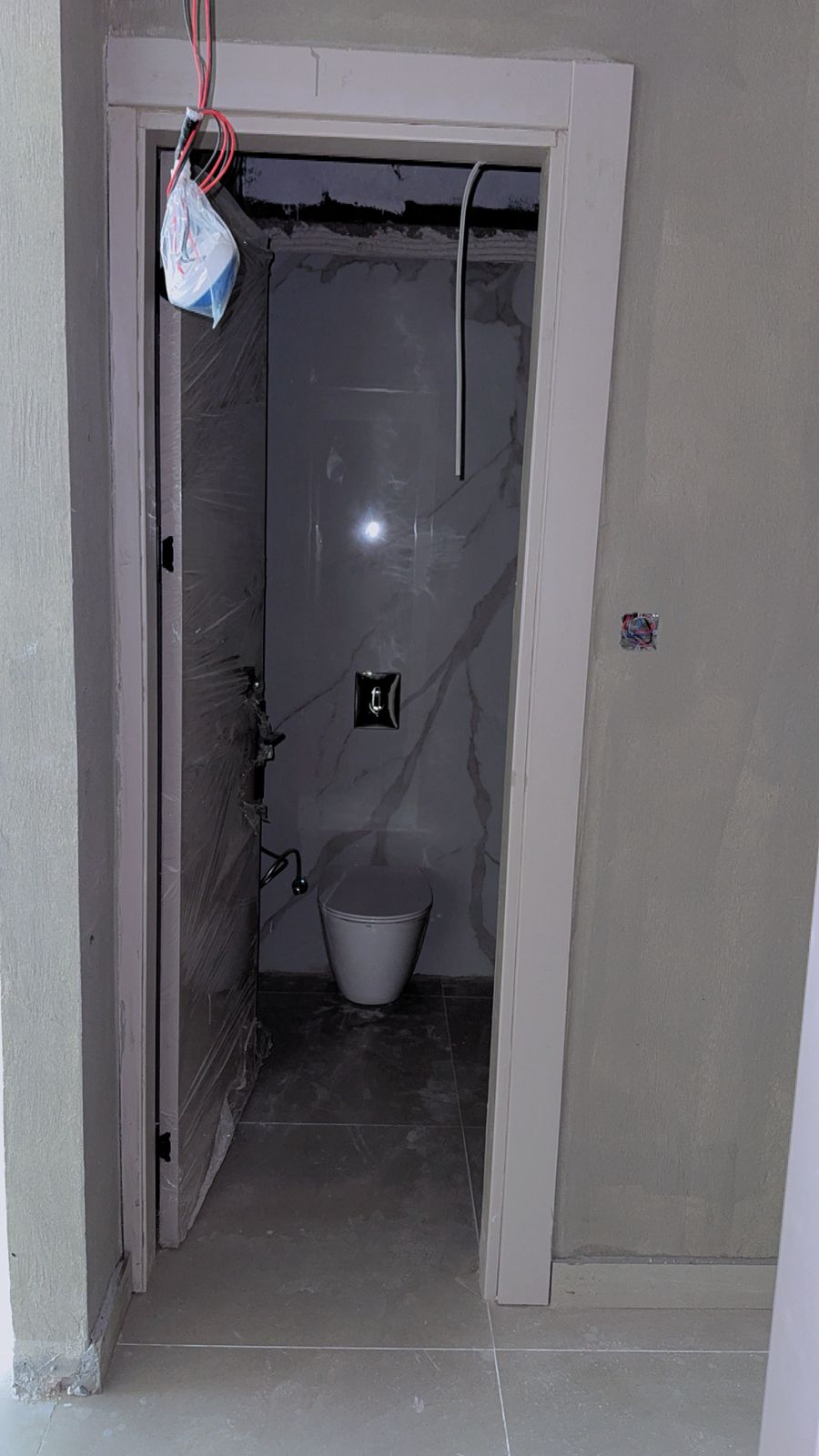 Premium commercial offices for rent in a strategic location on Airport Road. - Property Image 5