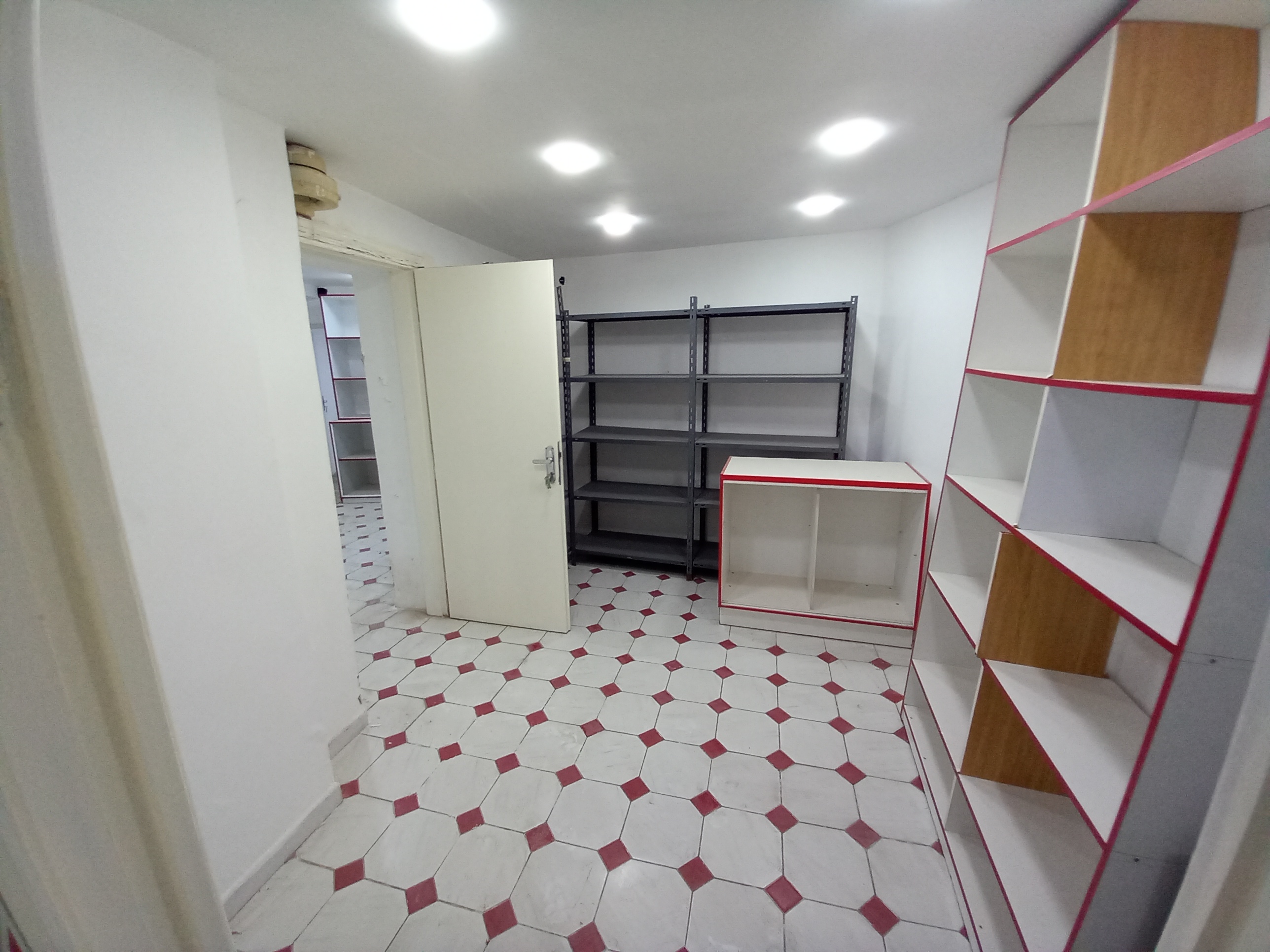 Prime Commercial Shop Available for Rent in Jabal Amman, Fifth Circle Area.  - Property Image 4