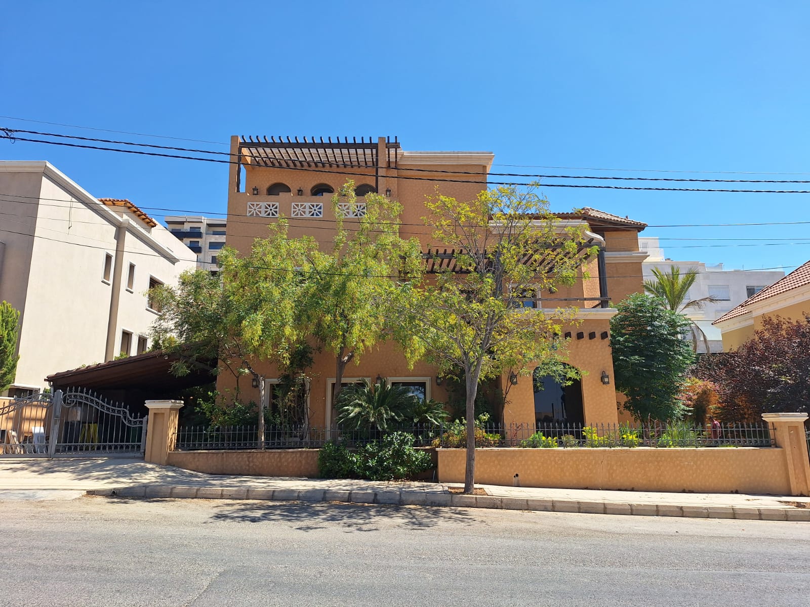 Luxury Villa for Sale in Dabouq with Spacious Modern Design - Property Image 2