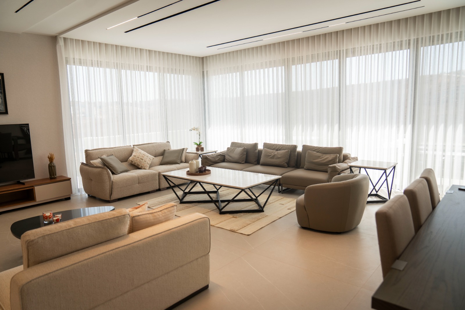 Very Luxurious Penthouse Available For Rent in Abdoun - Property Image 6