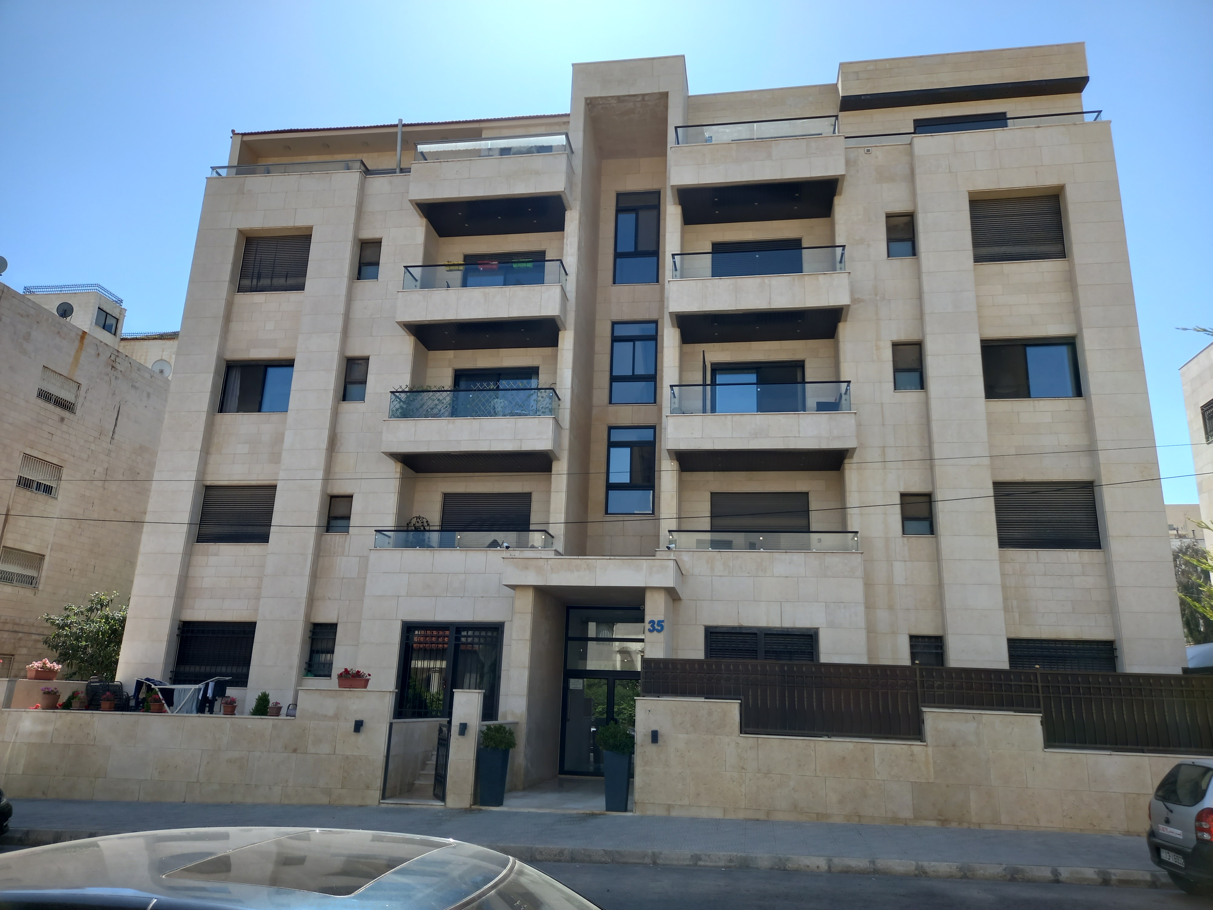 Ground Floor Apartment In Deir Ghbar for sale