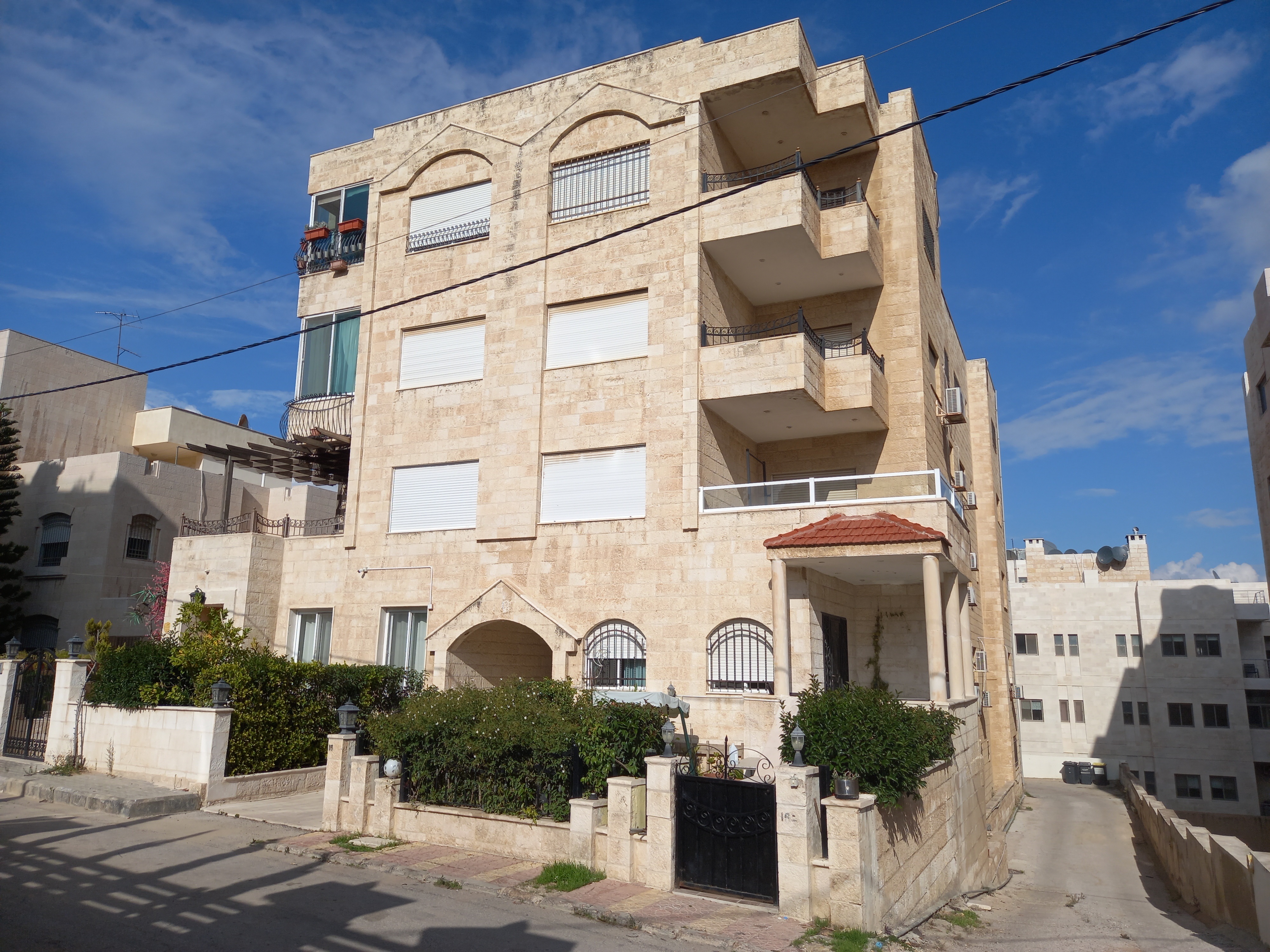 Apartment in Jabal Amman 4th Circle for sale