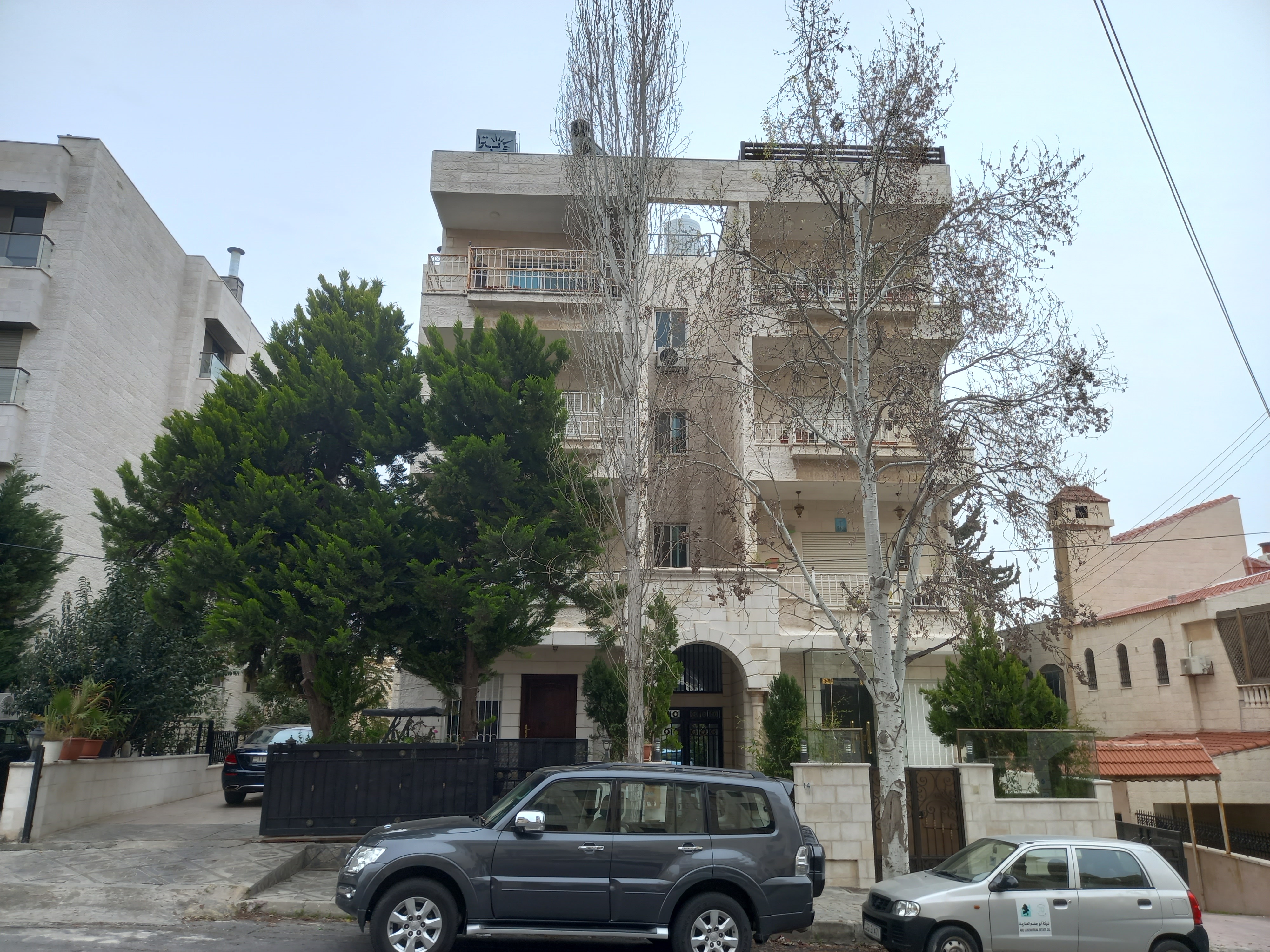 Ground Floor Apartment in Dair Ghbar for sale