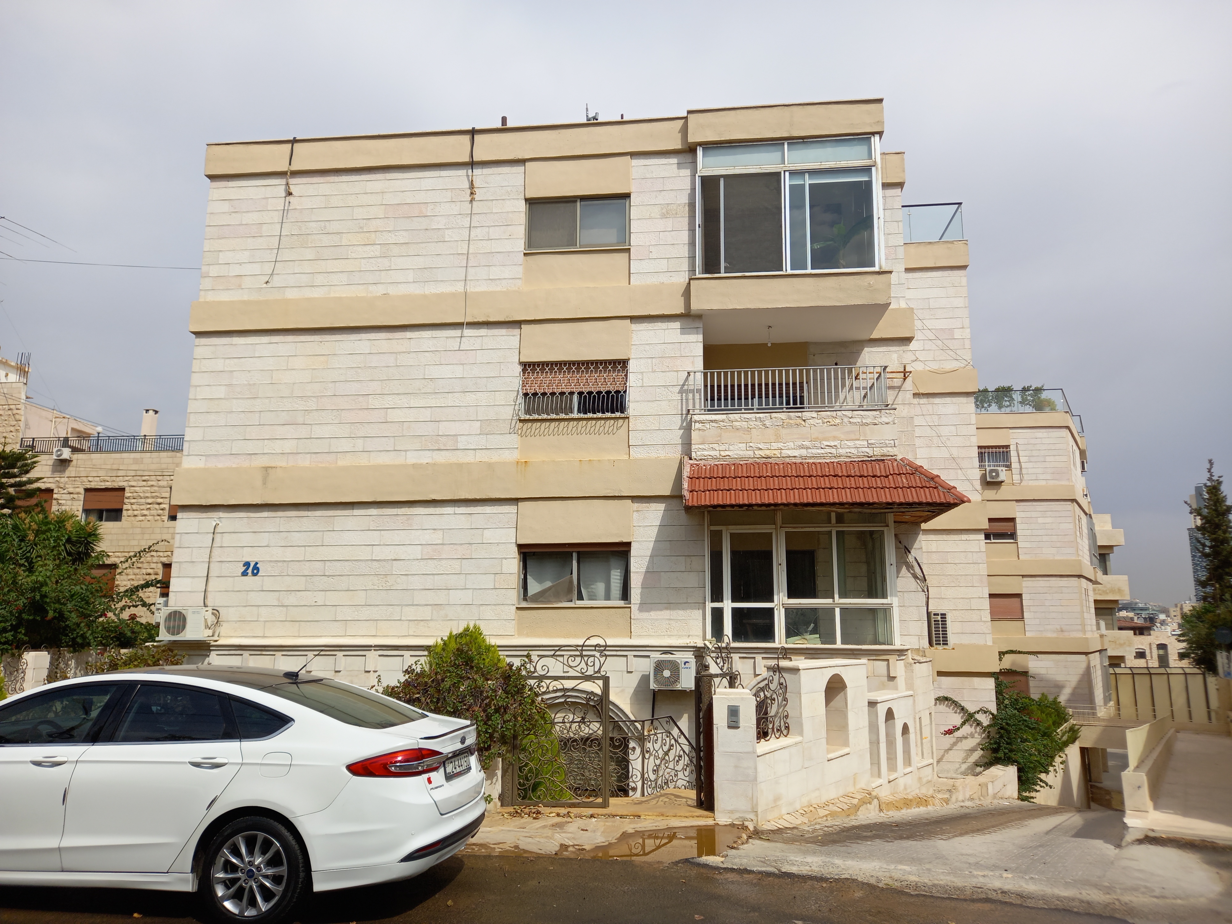 Beautiful apartment with a garden for rent in Jabal Amman