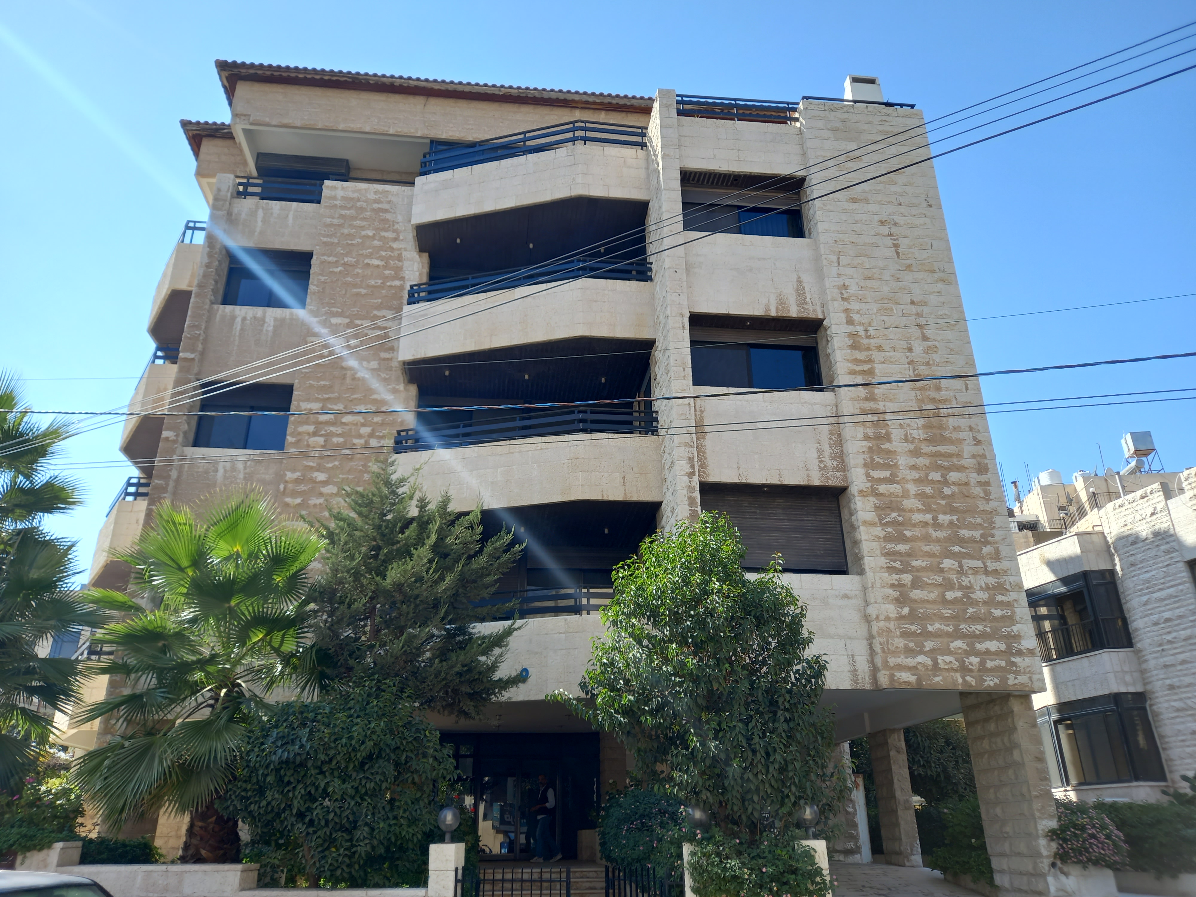 Big apartment for rent in Shmeisani 