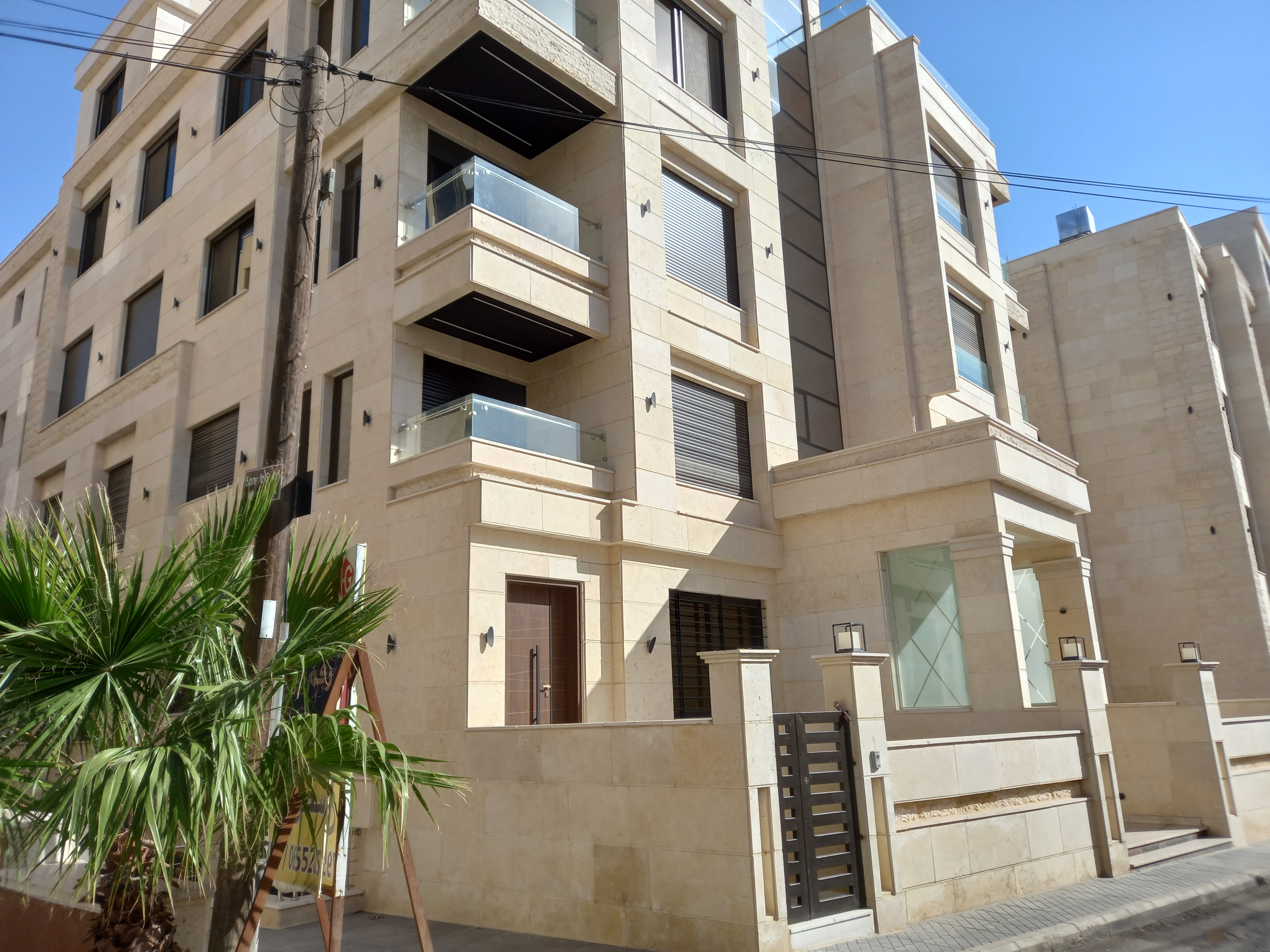 A newly built apartment for rent in Swaifiyeh 