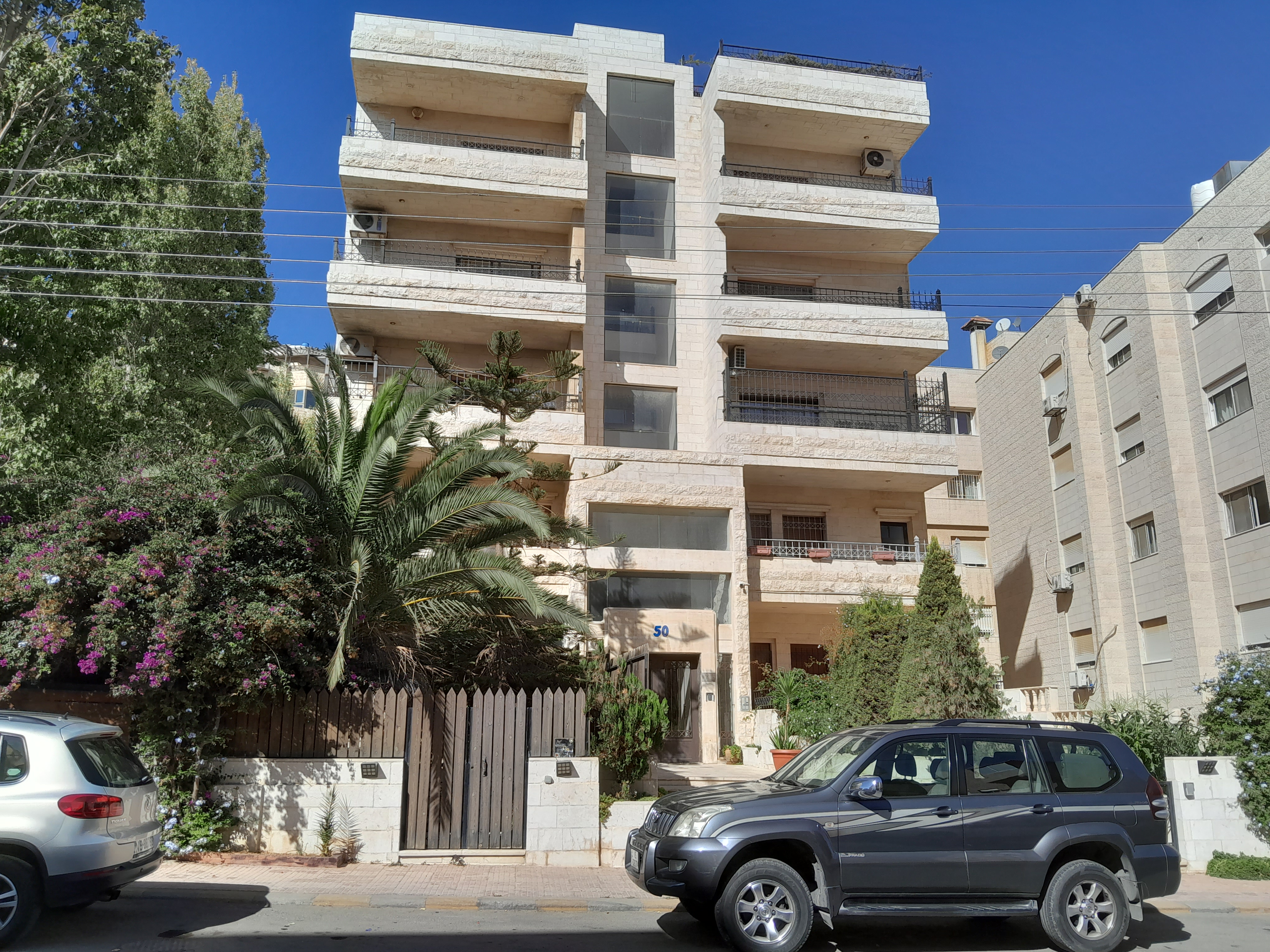 Apartment for sale in Dair Ghbar