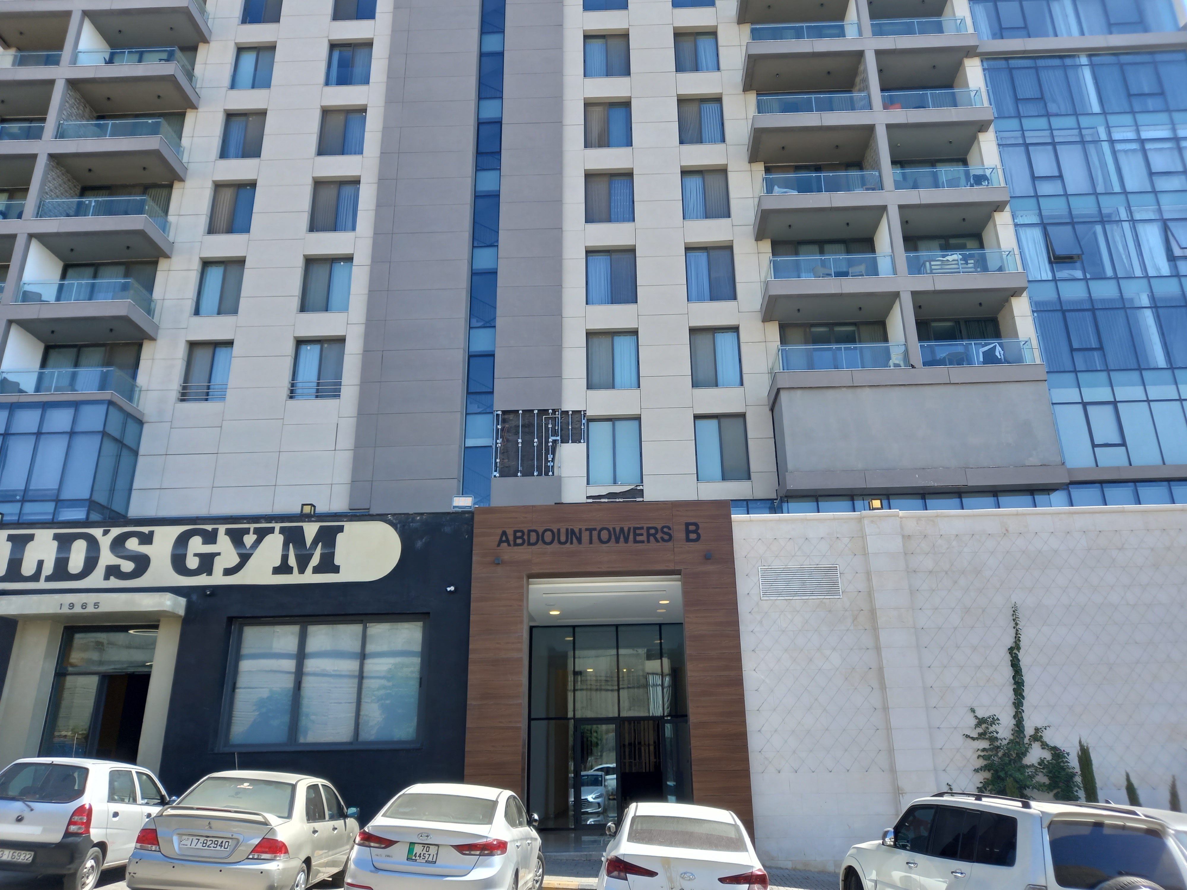 Luxurious Apartment for Rent in the Most Beautiful Neighbourhood of Abdoun 