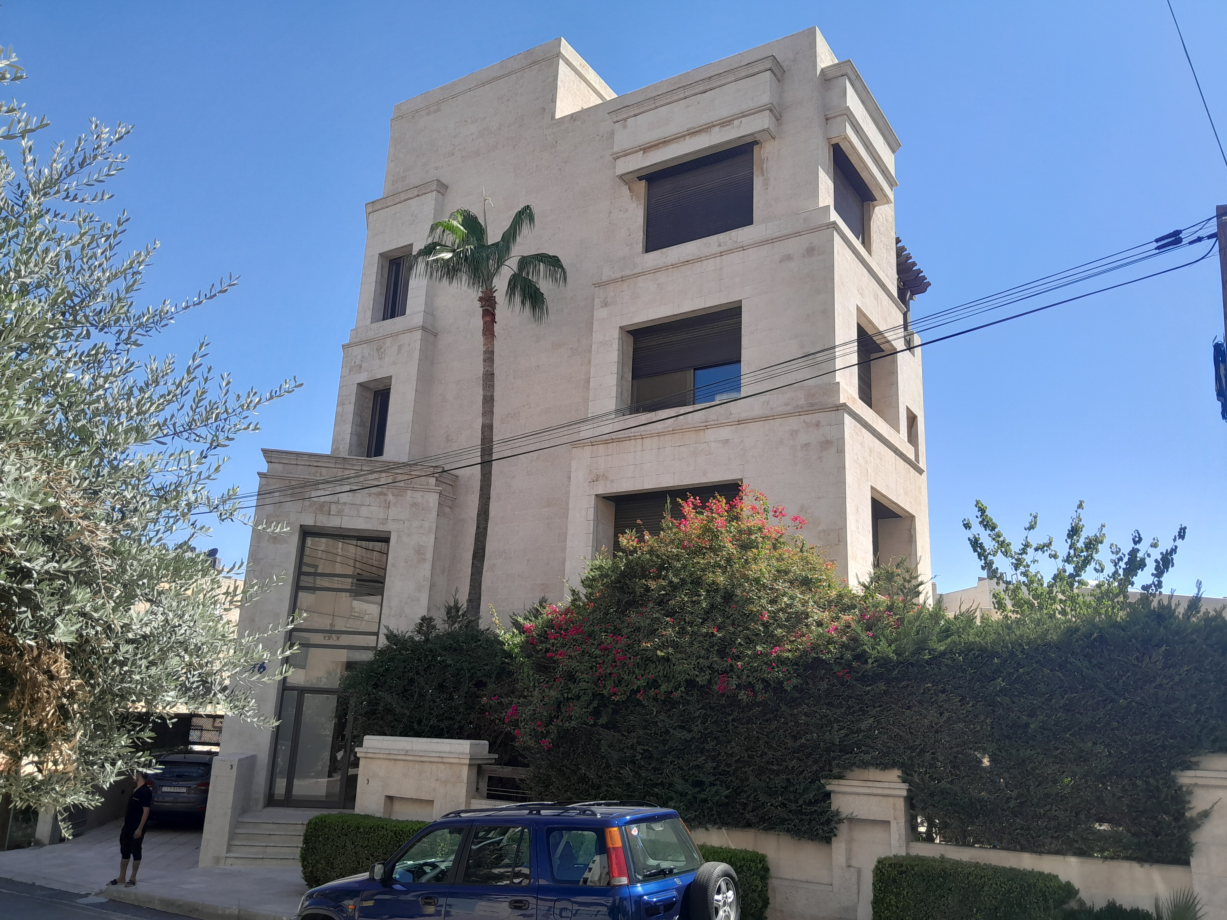 Ground Floor Apartment For Sale in Jabal Amman.