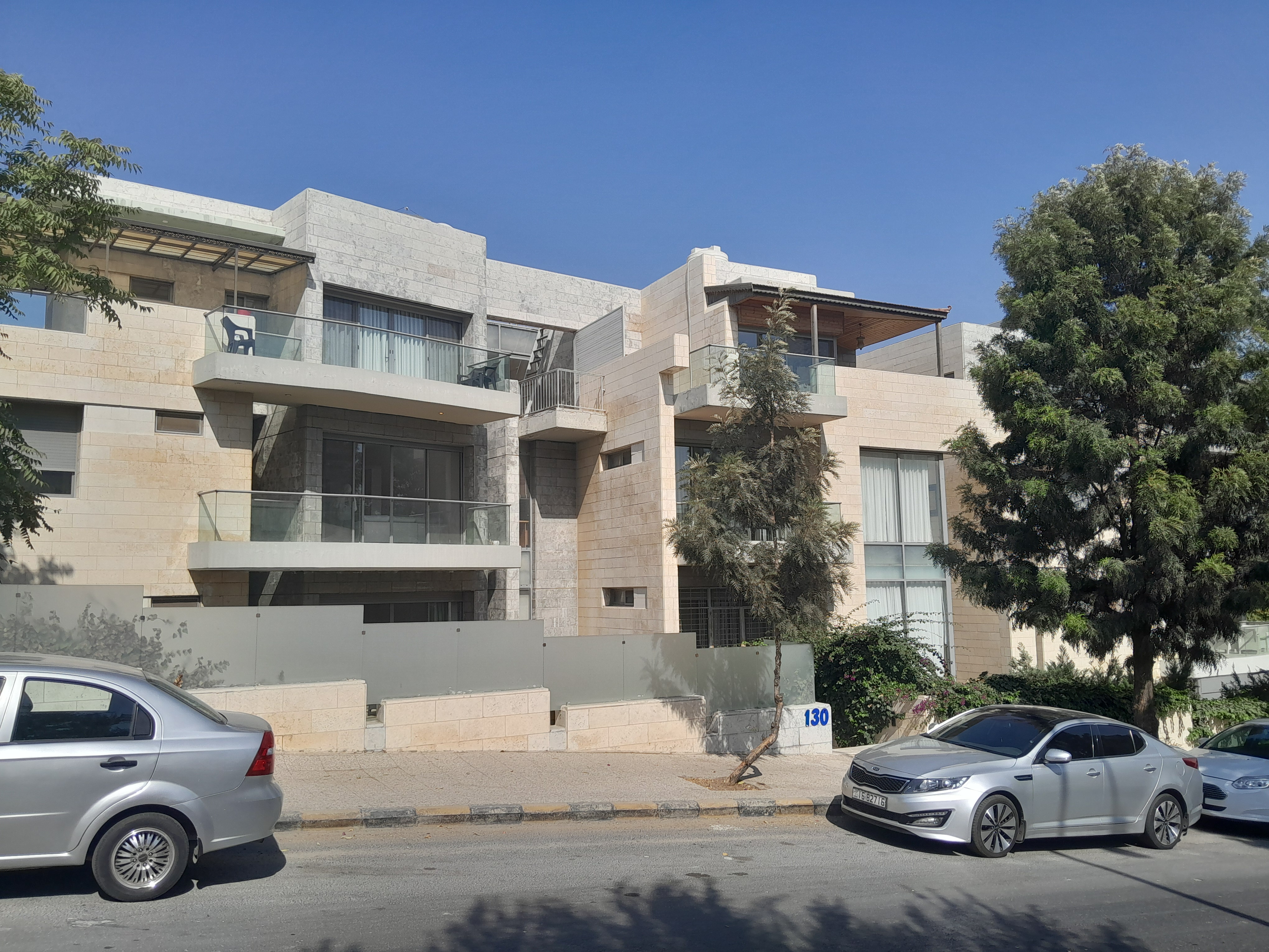 Apartment for sale in a prime location in Abdoun/ Rent 