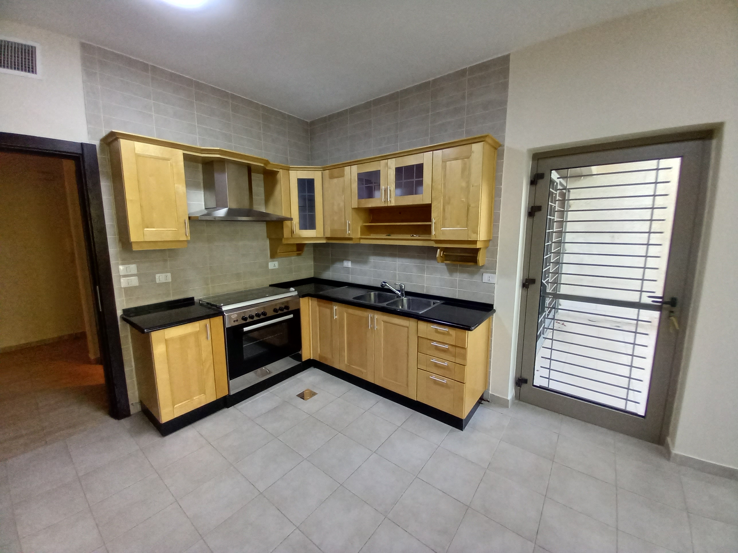 Ready-to-move-in apartment for sale or rent - Property Image 3