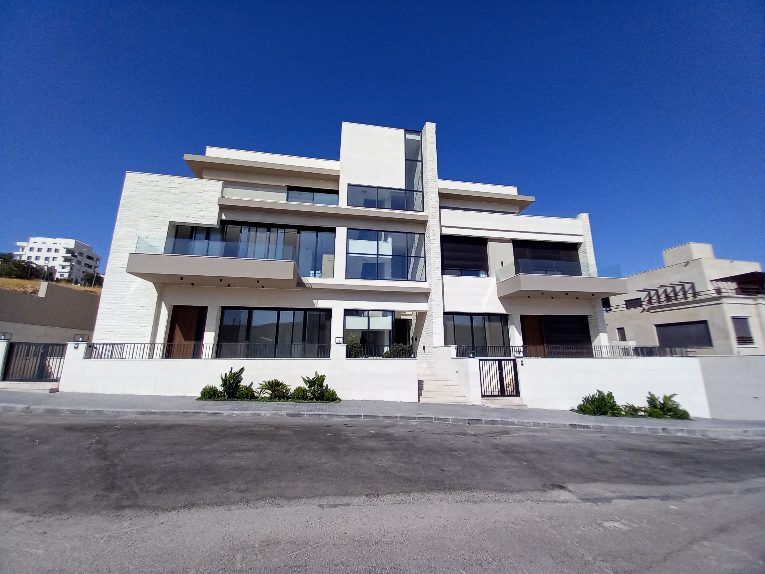 Modern Ground Floor Duplex Apartment Available for Sale or Rent in Abdoun