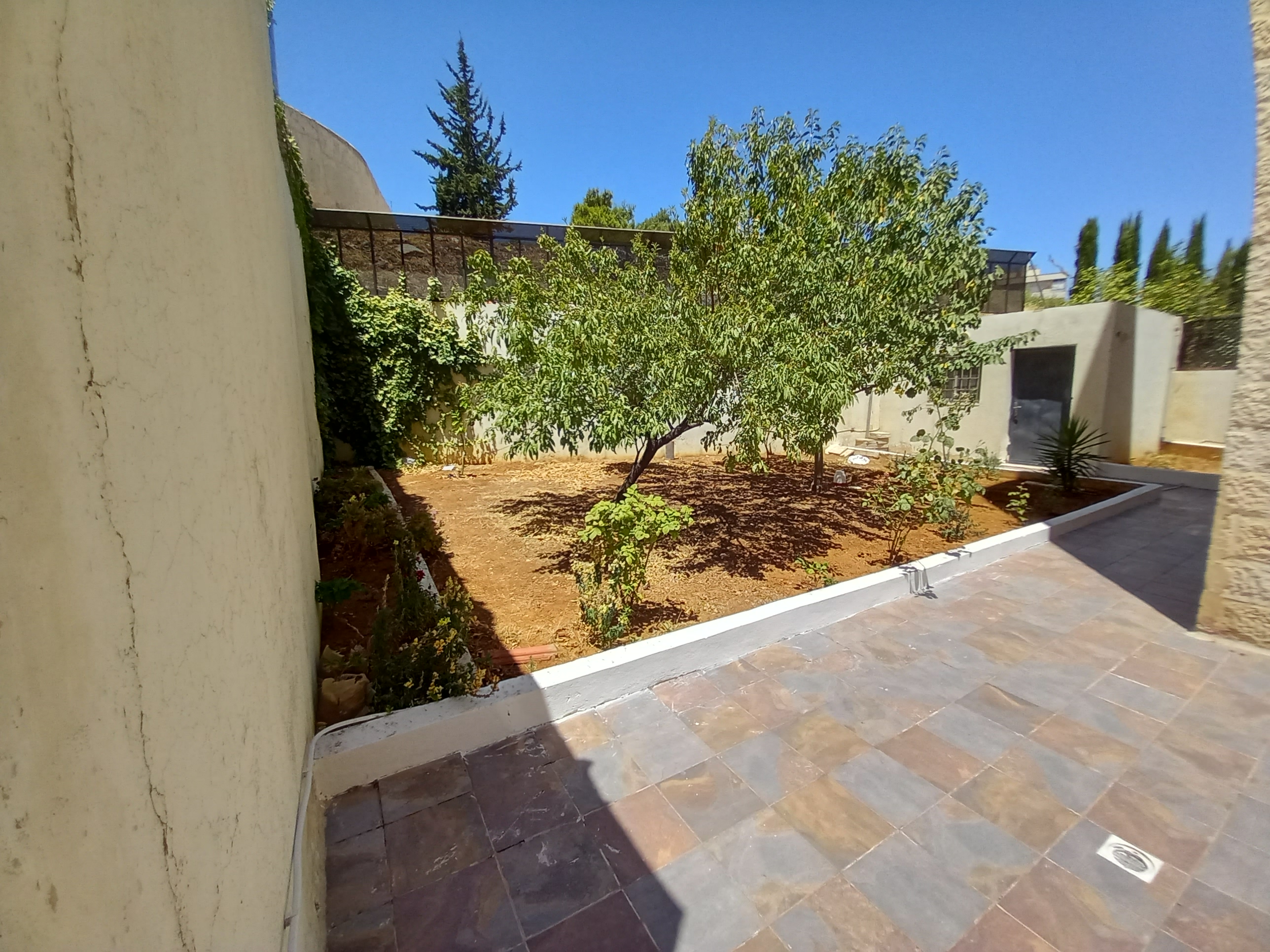 Modern Fully Furnished Apartment in Shmeisani - Property Image 8