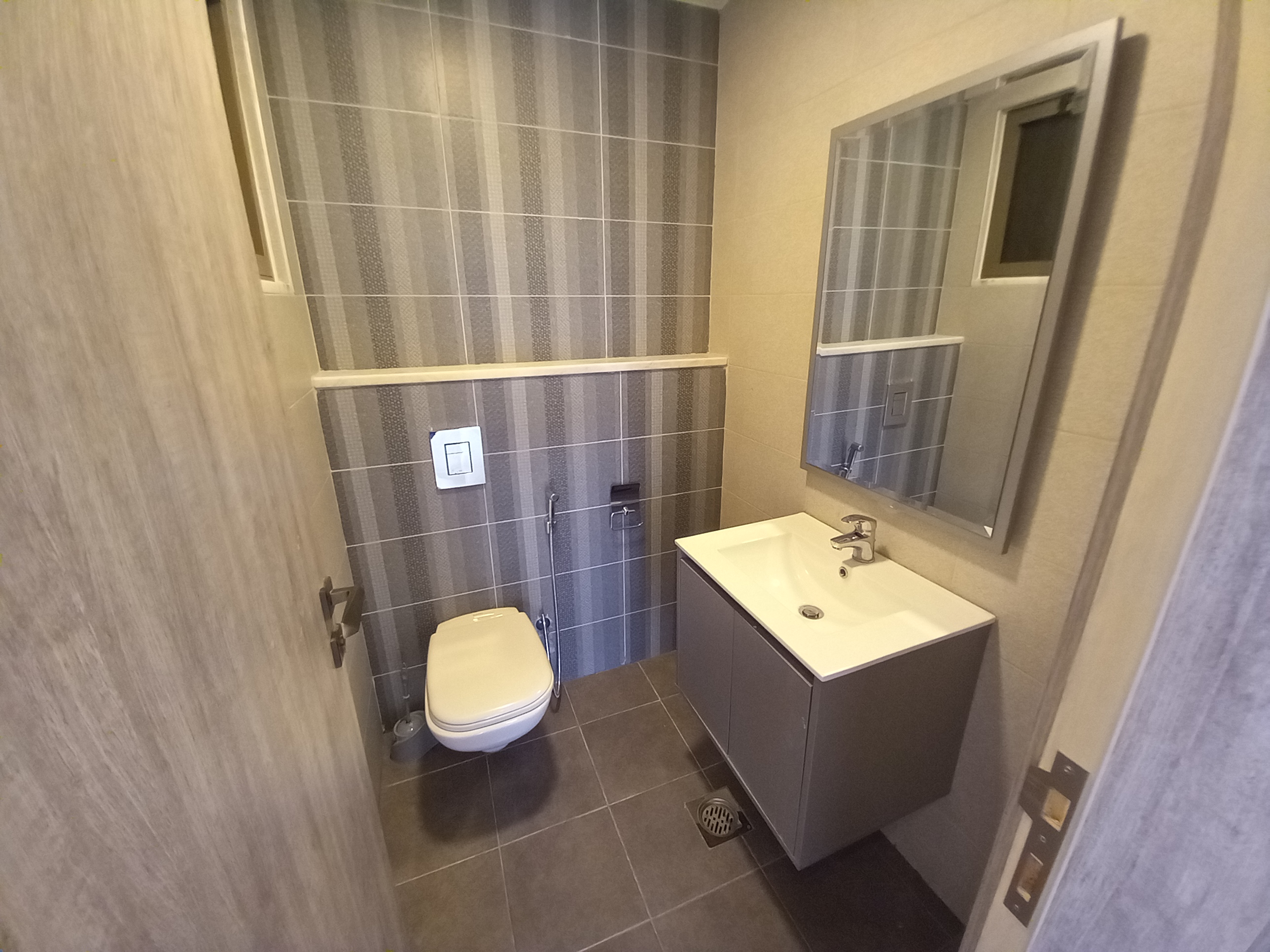 Excellent Location Unfurnished Apartment - Property Image 3