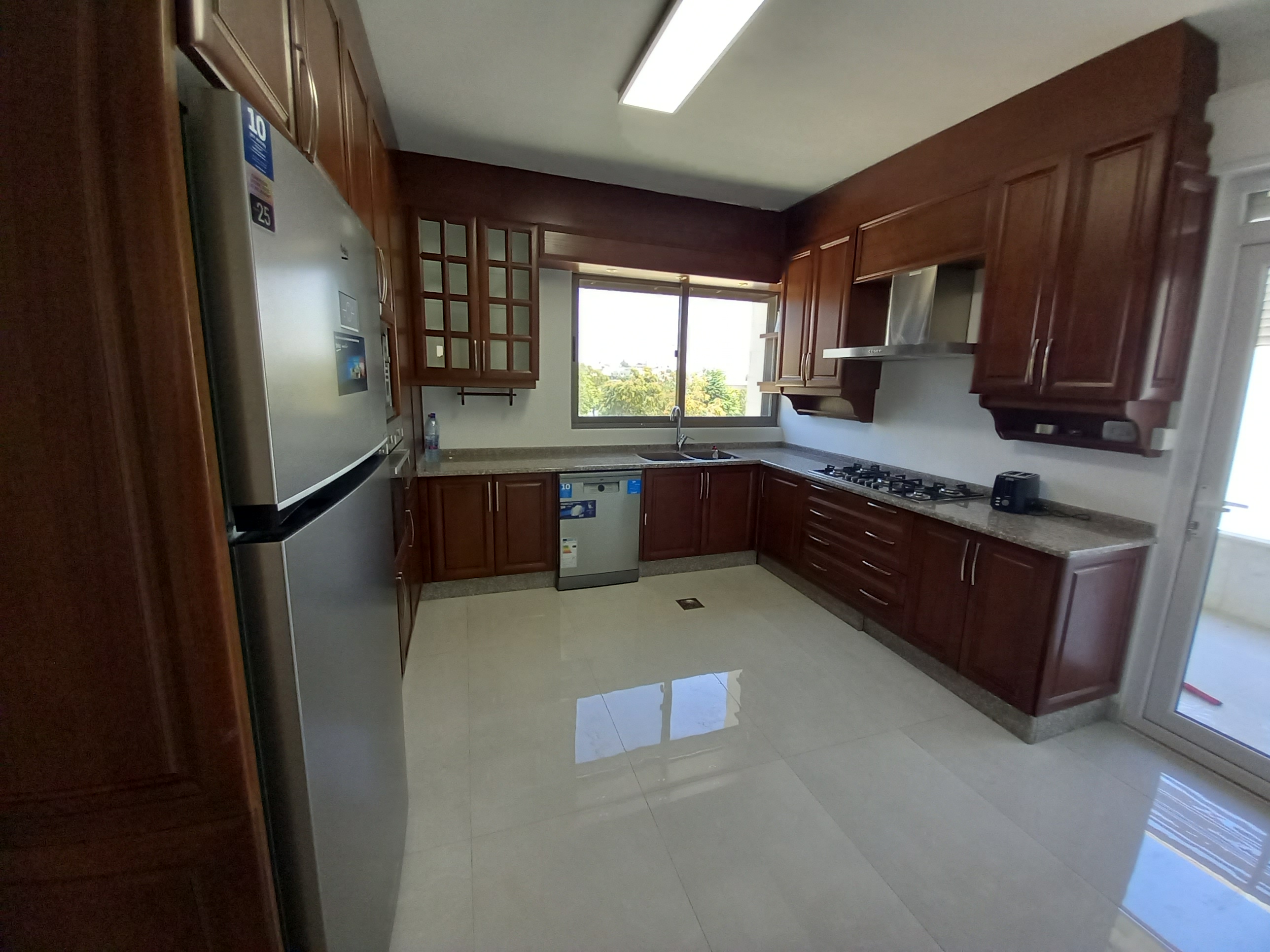 Excellent Location Unfurnished Apartment - Property Image 6