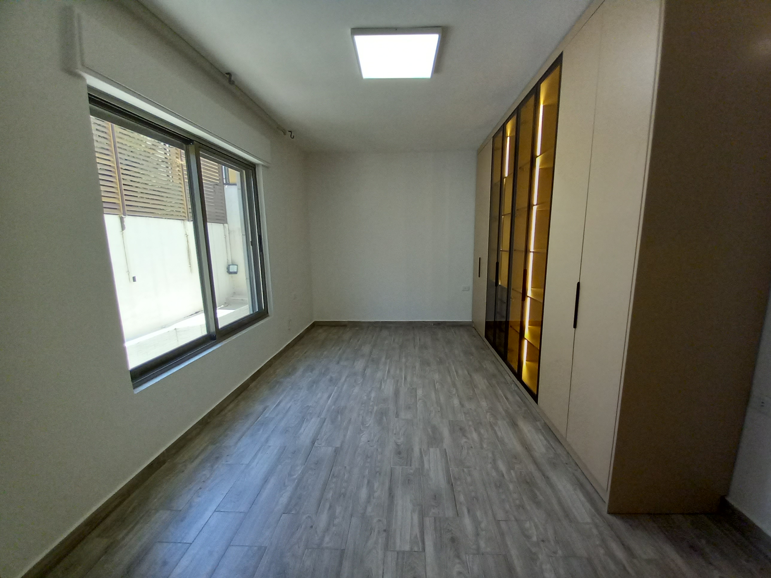 Excellent Location Unfurnished Apartment - Property Image 11