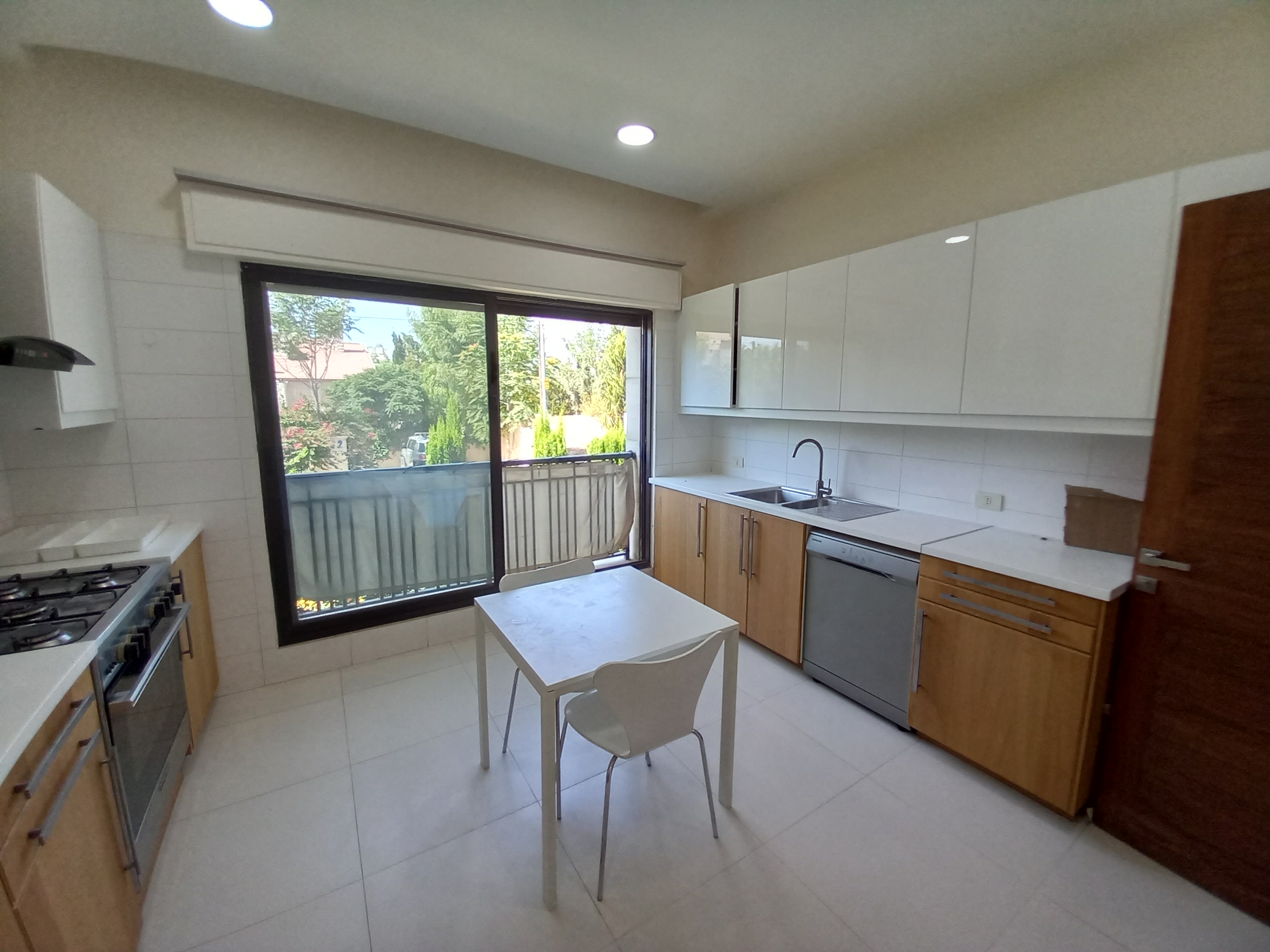 Super Deluxe Ground Floor Apartment with Garden for Rent in Abdoun - Property Image 4