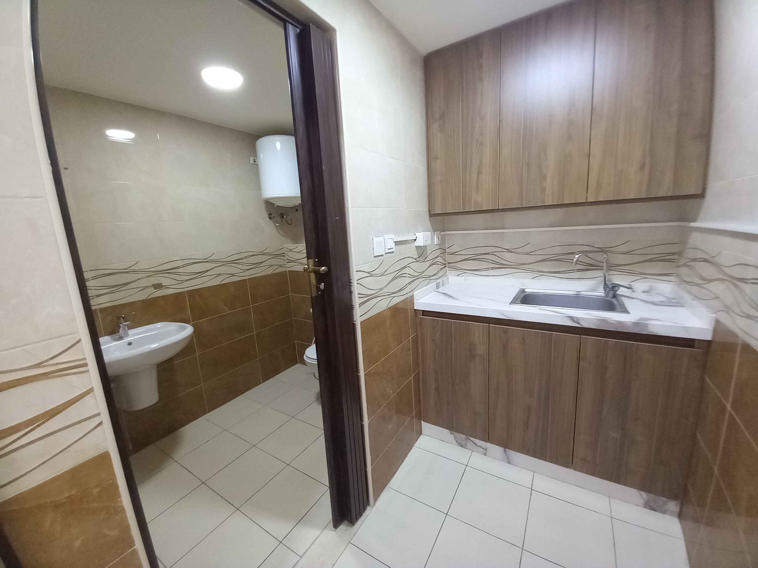 Modern Spacious Commercial Offices - Property Image 3