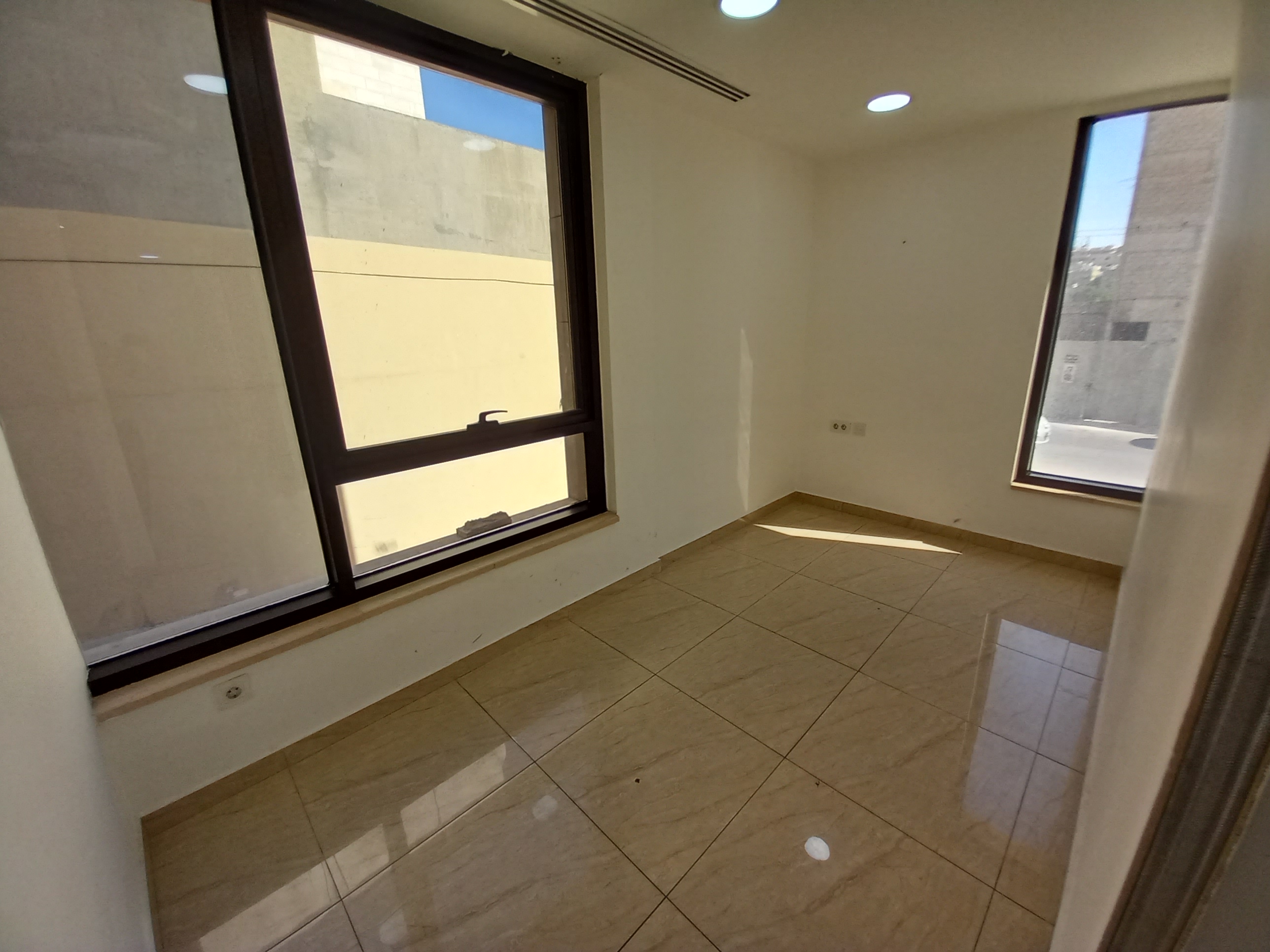 Modern Spacious Commercial Offices - Property Image 6