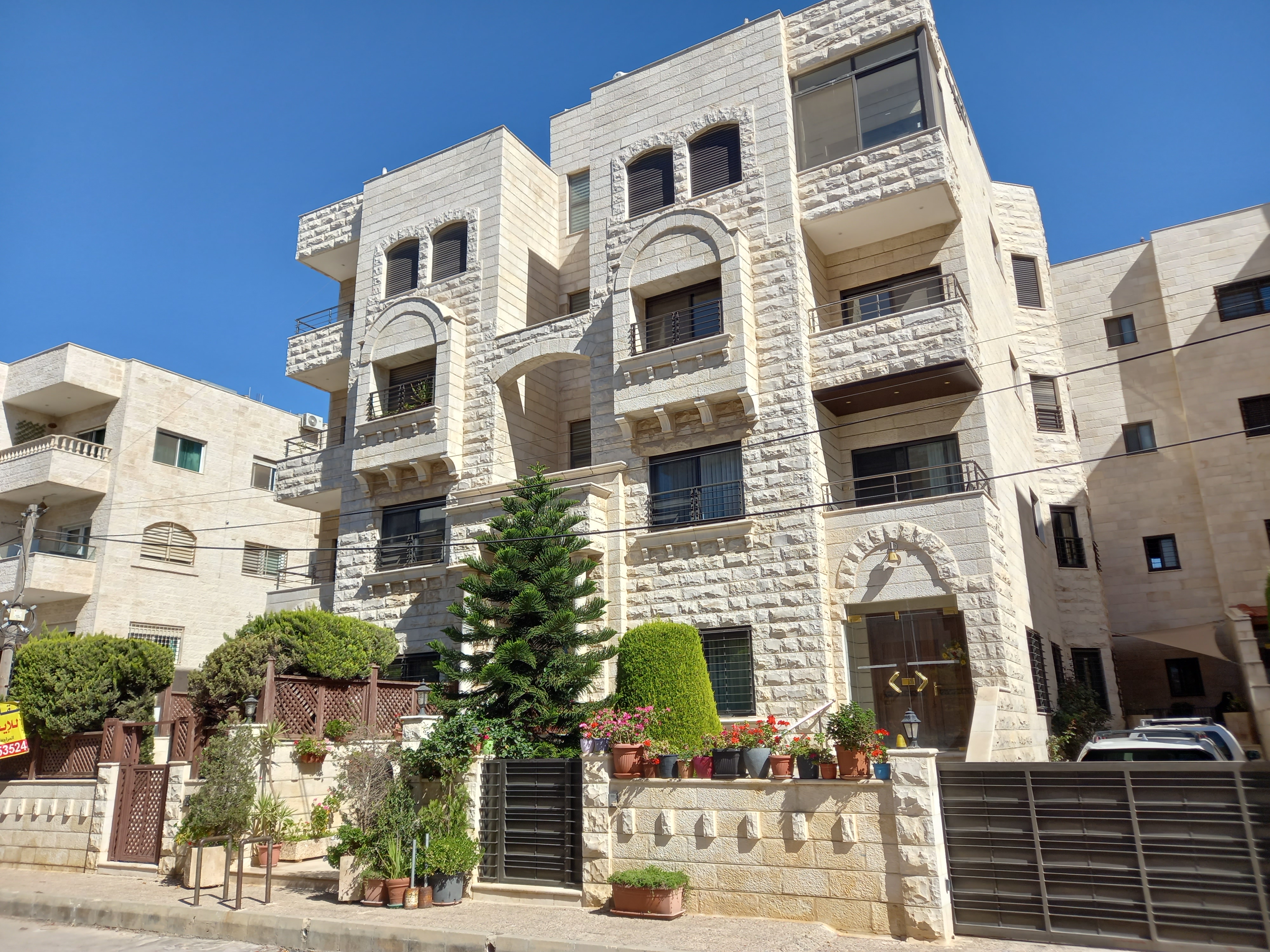 Ground Floor Apartment In Deir Ghbar for sale