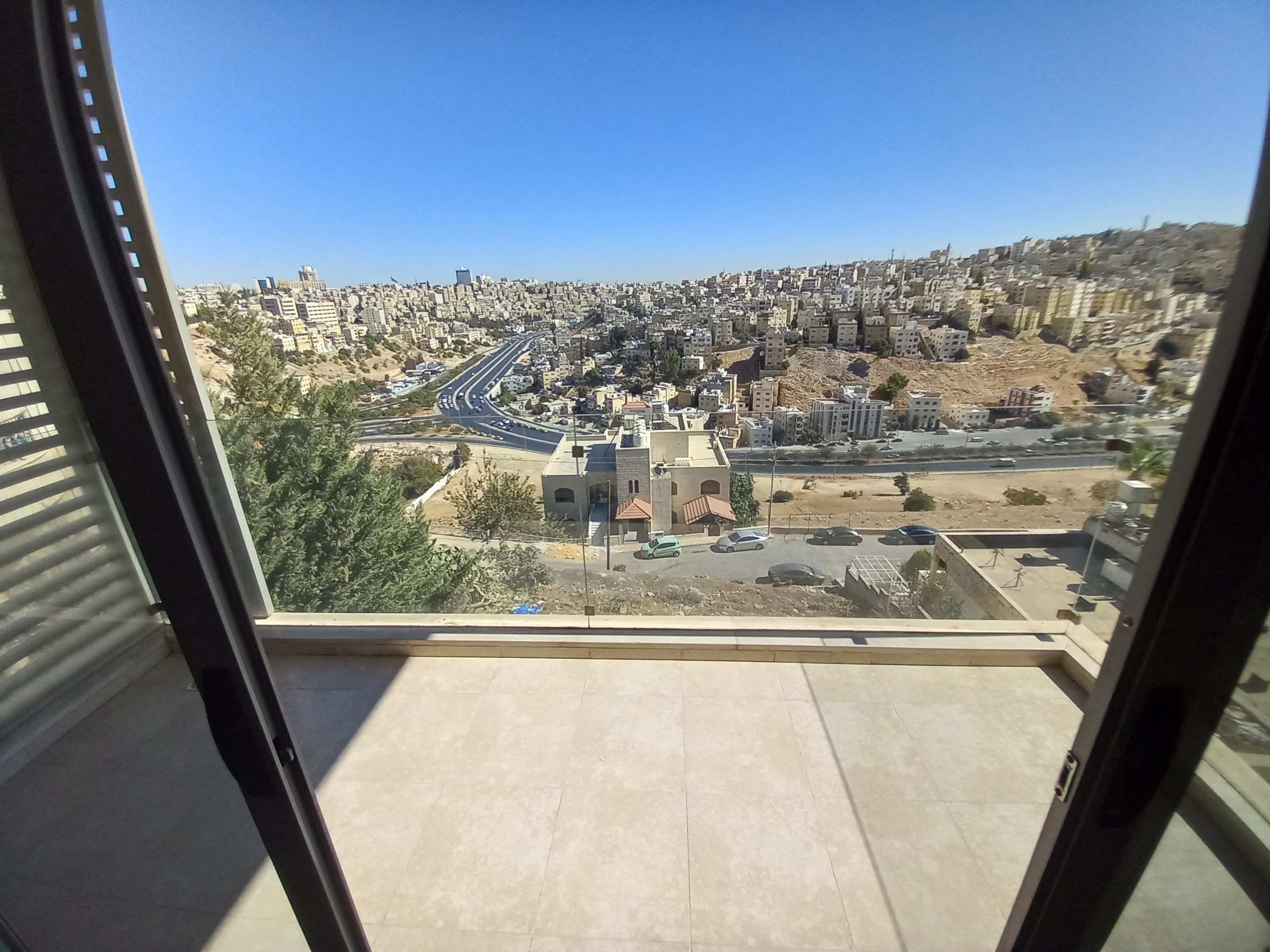 Partially furnished apartment for rent - Property Image 4