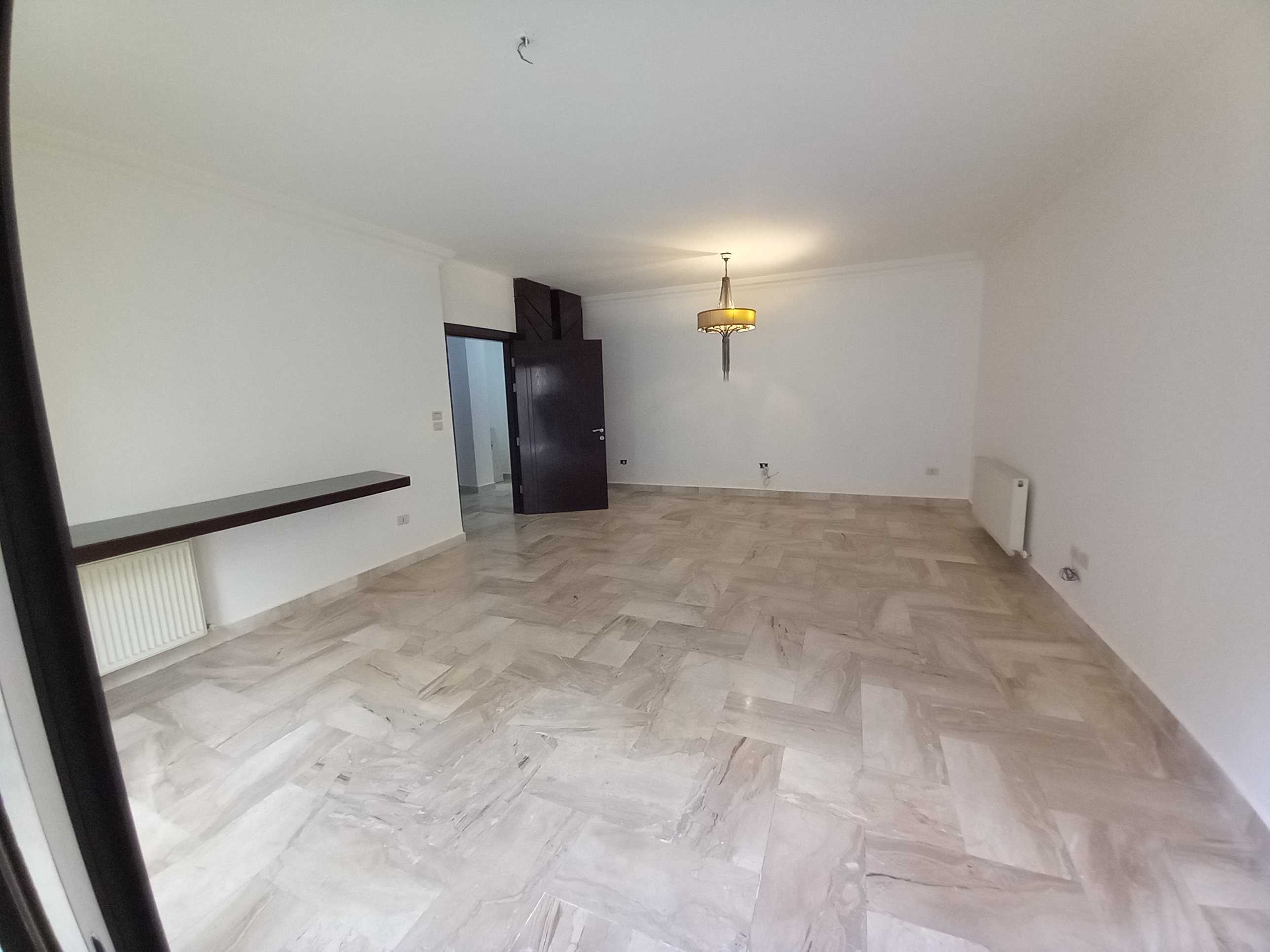 Apartment for sale in a prime location in Al-Shmeisani at a very attractive price. - Property Image 3
