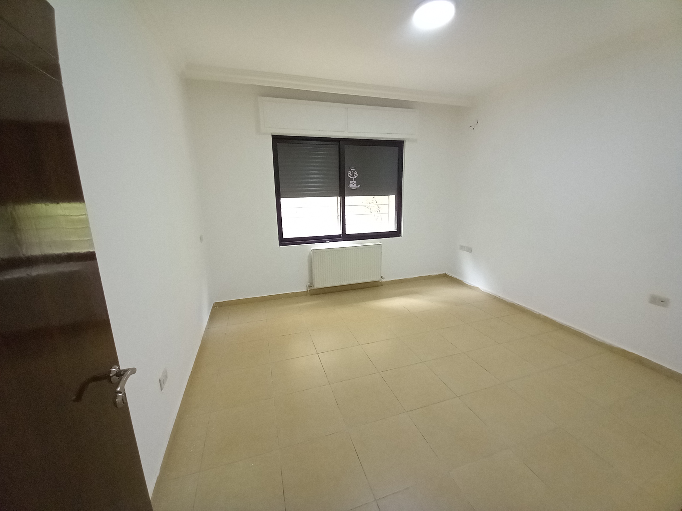 Apartment for sale in a prime location in Al-Shmeisani at a very attractive price. - Property Image 9