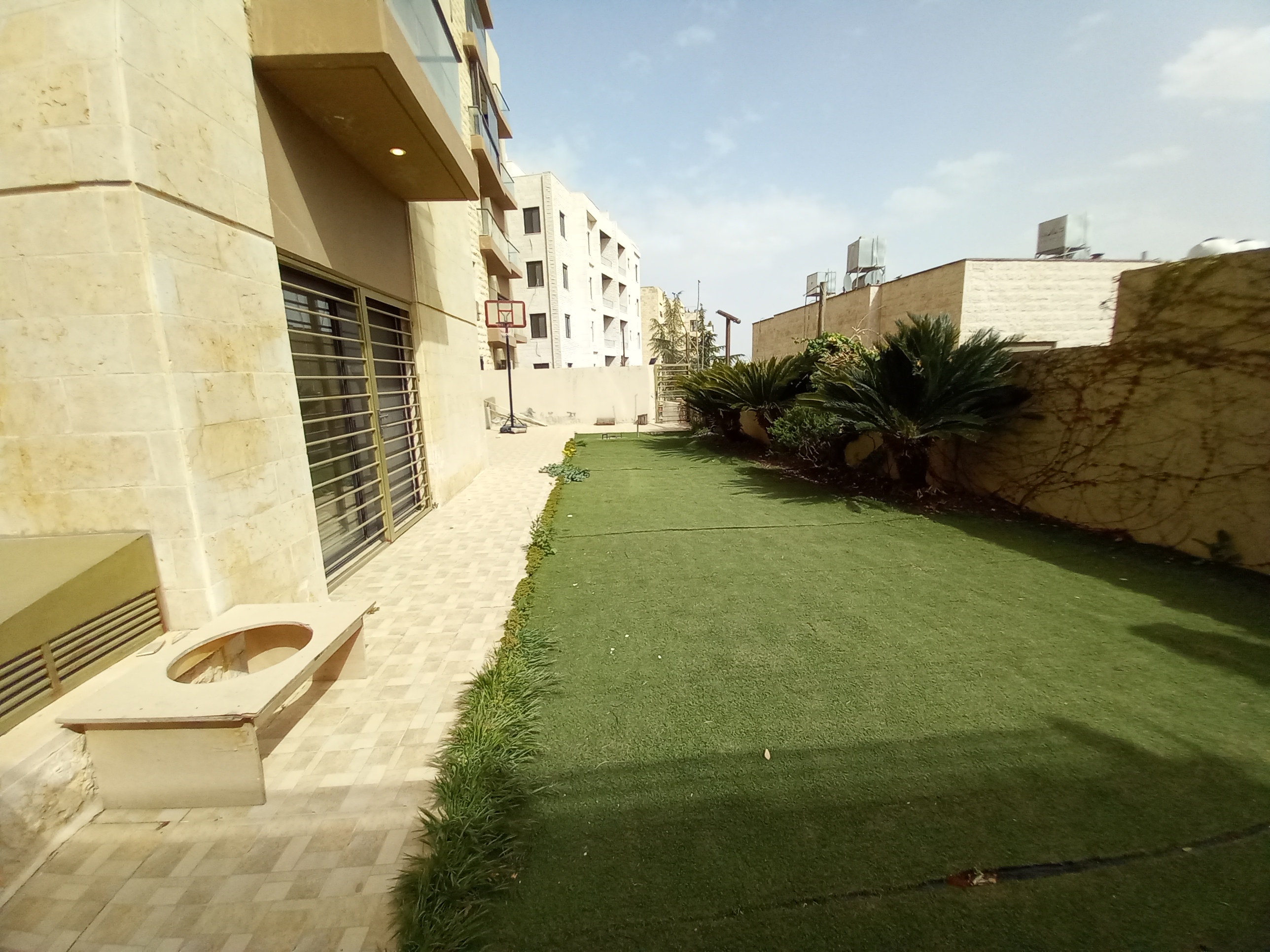Apartment for sale in a prime location in Al-Shmeisani at a very attractive price. - Property Image 12